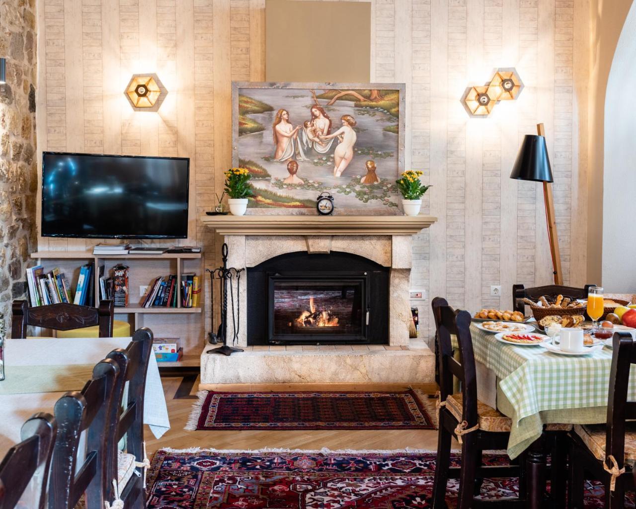 Kaza Guesthouse ดีมิตซานา ภายนอก รูปภาพ