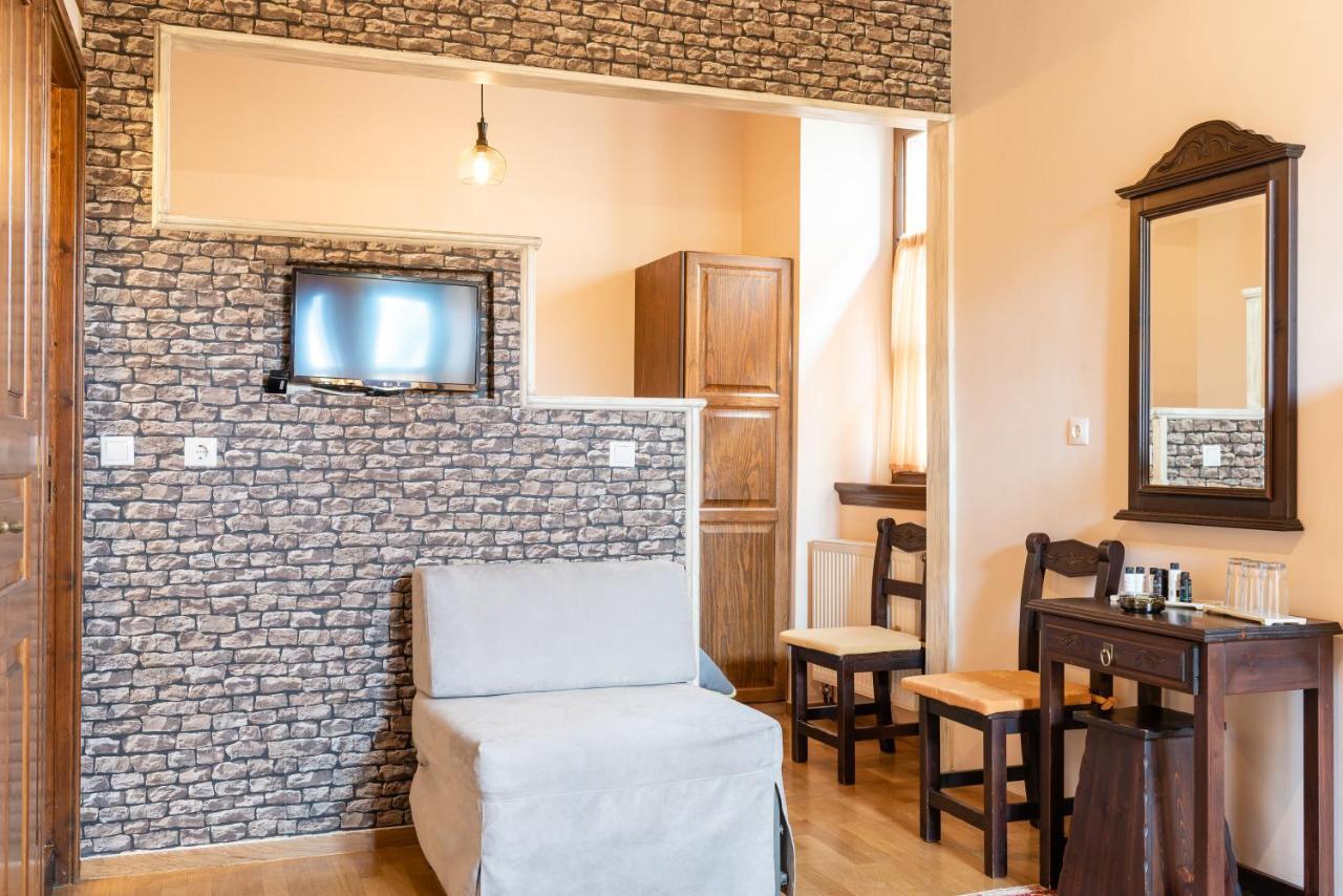 Kaza Guesthouse ดีมิตซานา ภายนอก รูปภาพ