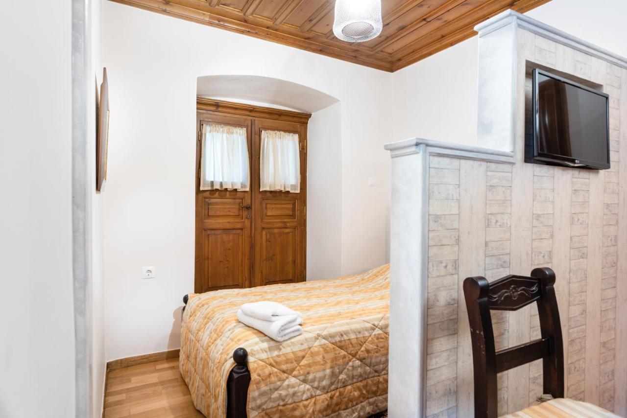 Kaza Guesthouse ดีมิตซานา ภายนอก รูปภาพ