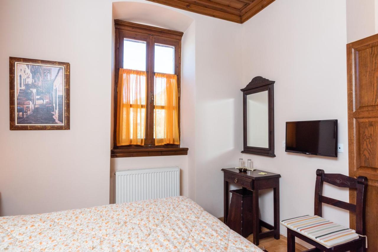 Kaza Guesthouse ดีมิตซานา ภายนอก รูปภาพ