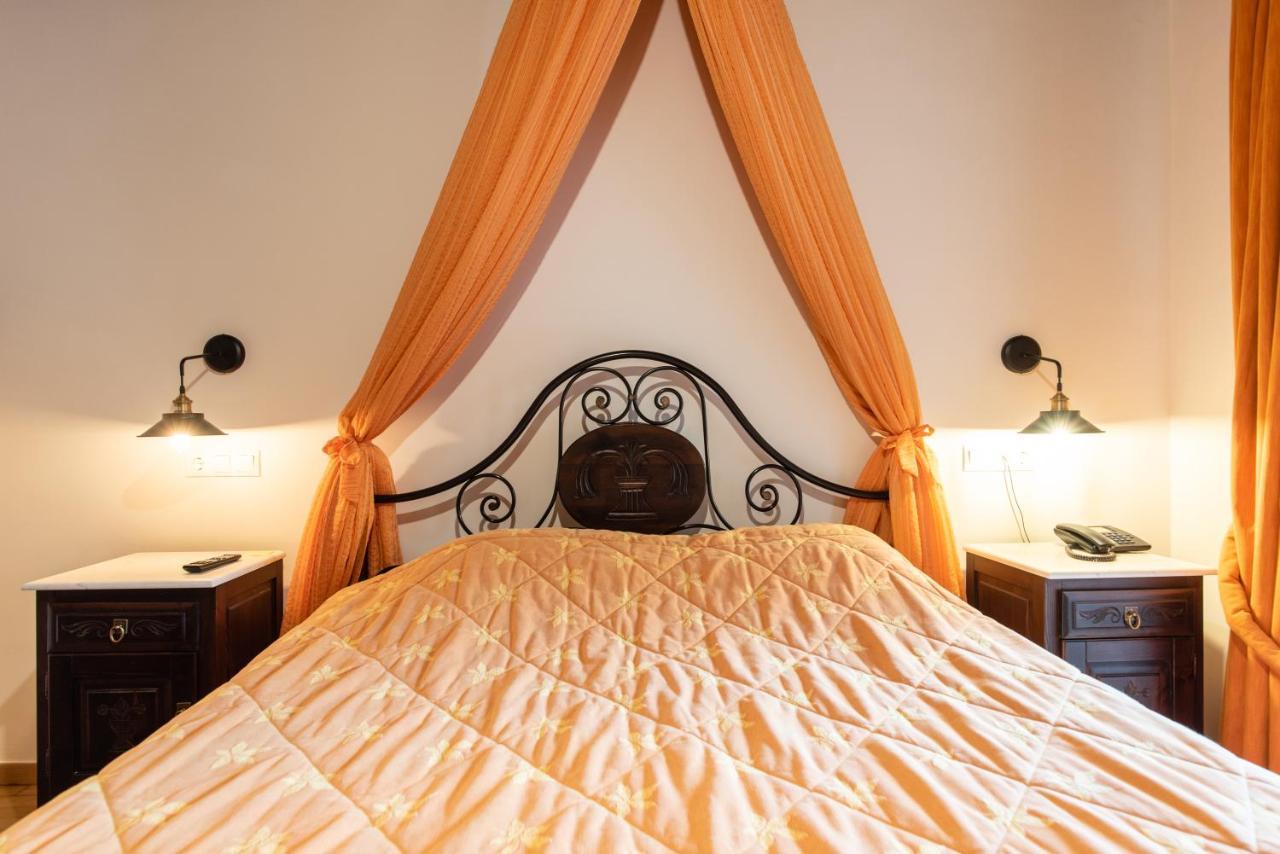 Kaza Guesthouse ดีมิตซานา ภายนอก รูปภาพ