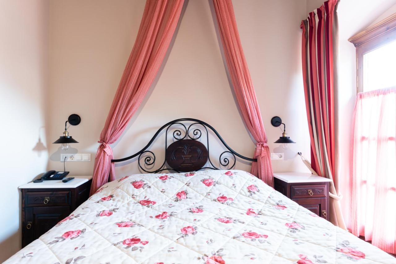 Kaza Guesthouse ดีมิตซานา ภายนอก รูปภาพ