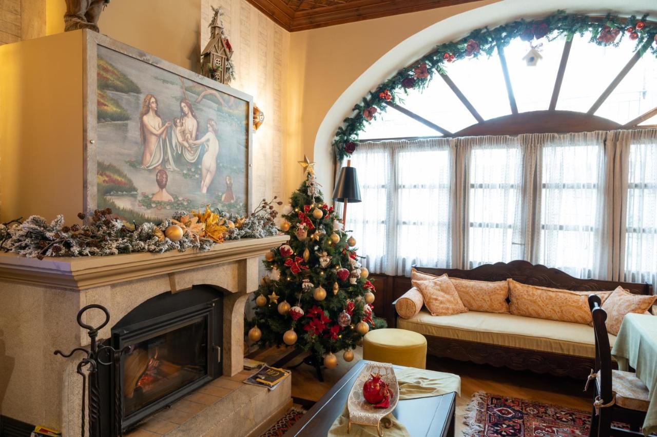 Kaza Guesthouse ดีมิตซานา ภายนอก รูปภาพ